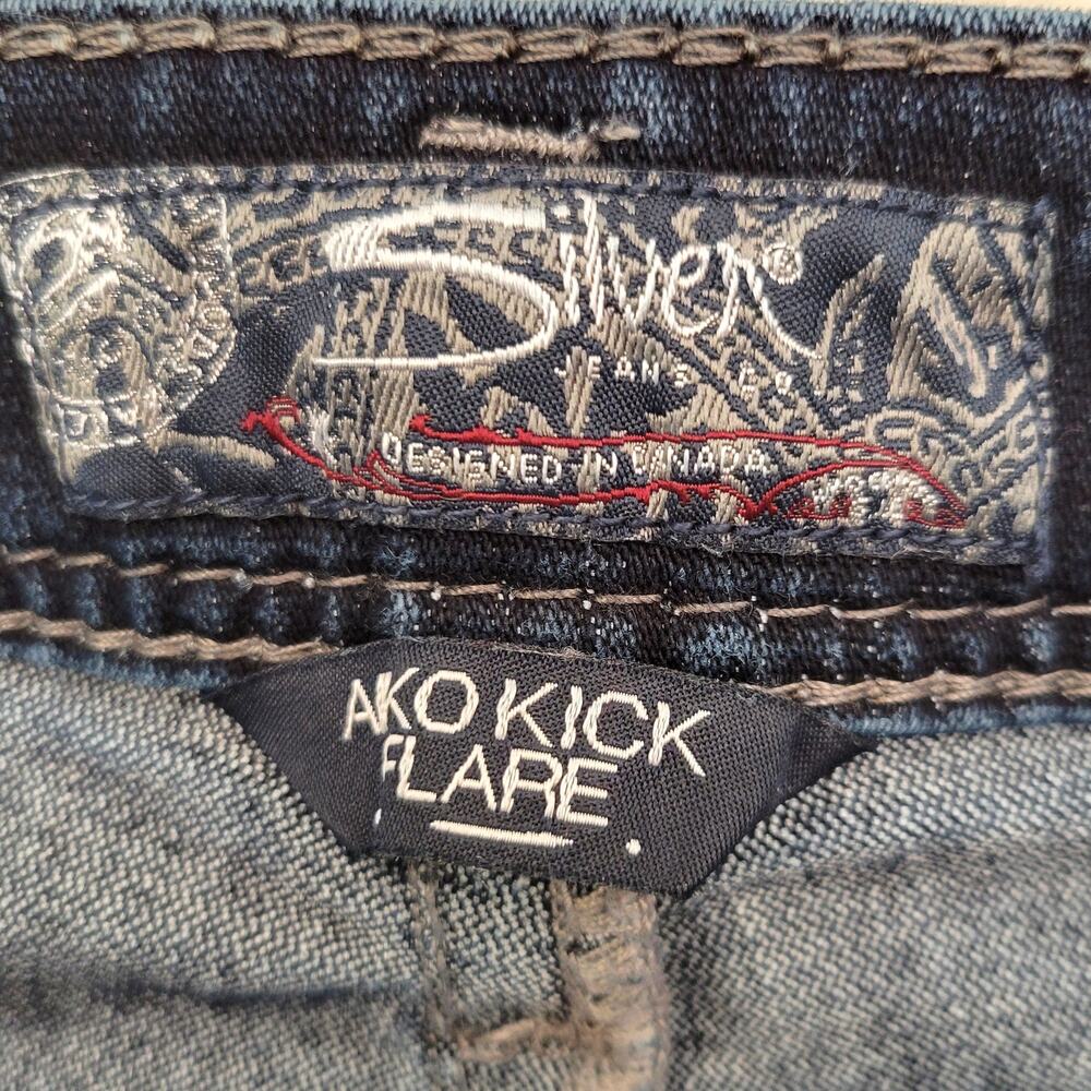 Silver Jeans Women's 32 Blue Low Rise Capri Aiko Kick Flare Denim Distressed - Picture 6 of 8